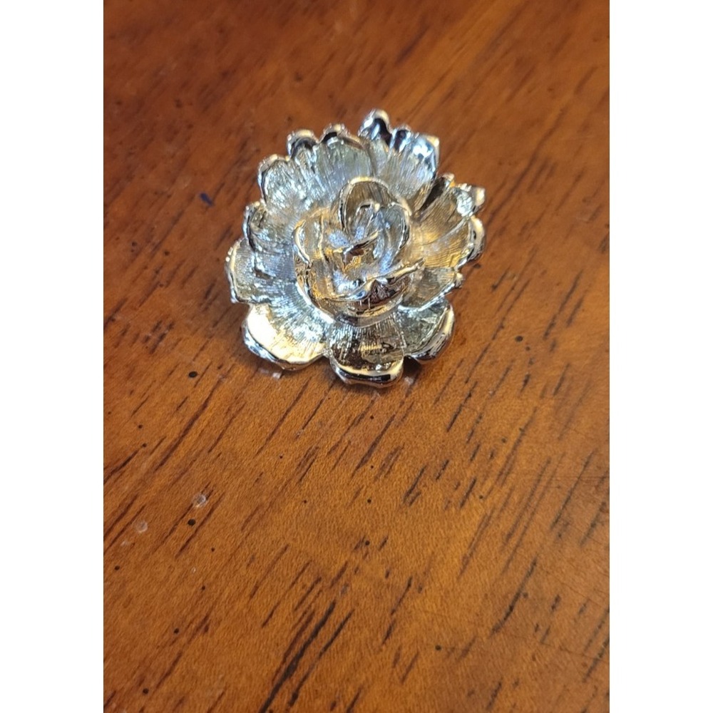 vintage gold tone flower brooch by Gerry